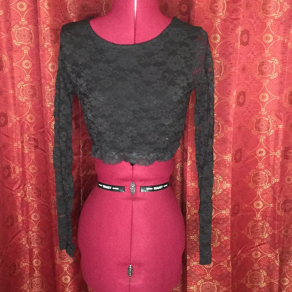 Black lace long sleeve crop top